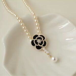 Elegant Pearl and Black Flower Necklace